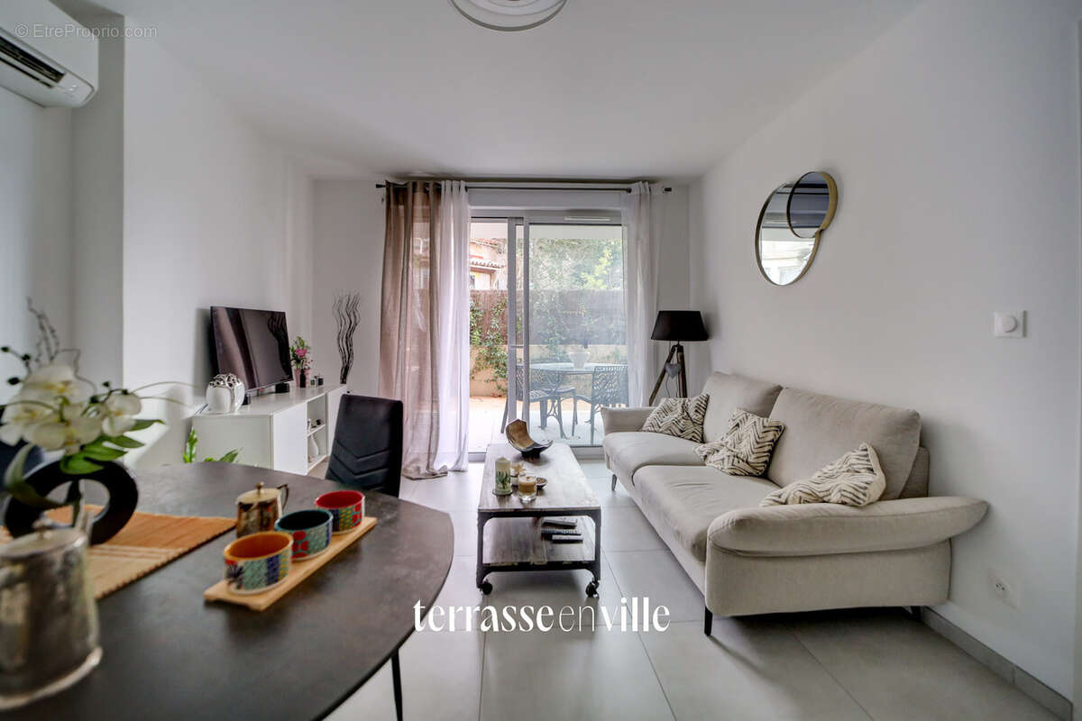 Appartement à SAINT-CYR-SUR-MER