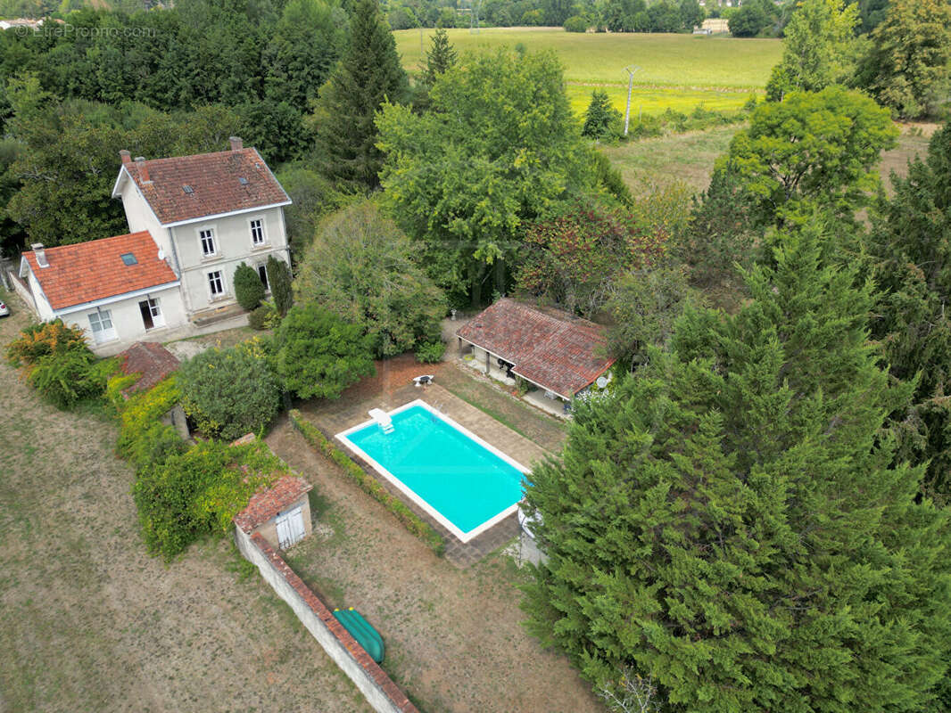 Maison à SAINT-LEON-SUR-L&#039;ISLE