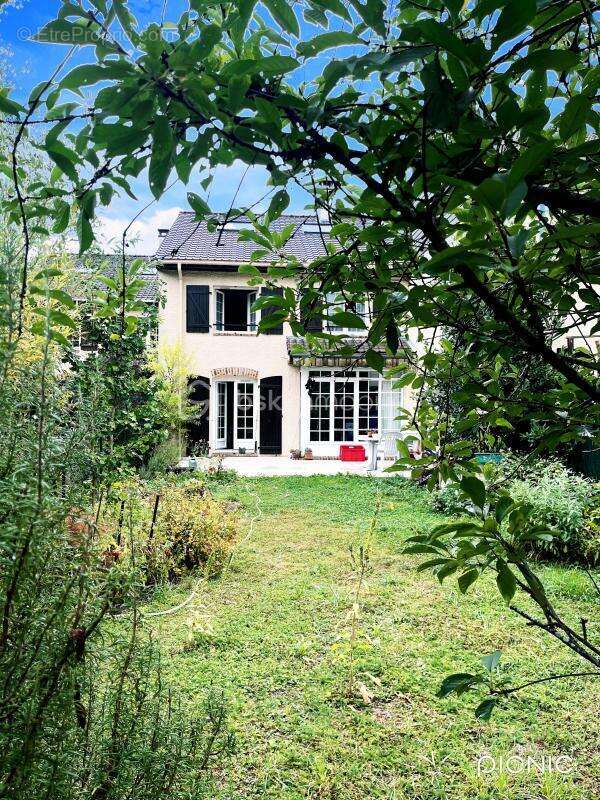 Maison à LES CLAYES-SOUS-BOIS