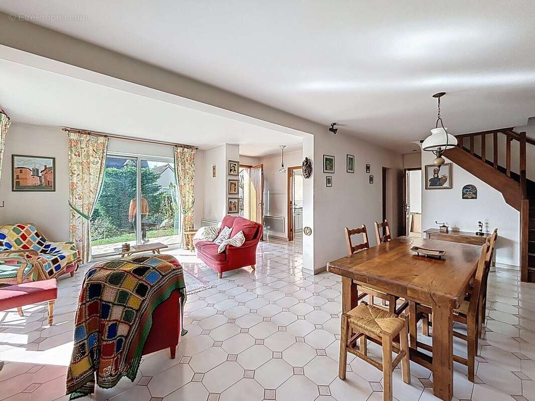 Maison à LA CHAUSSEE-SAINT-VICTOR
