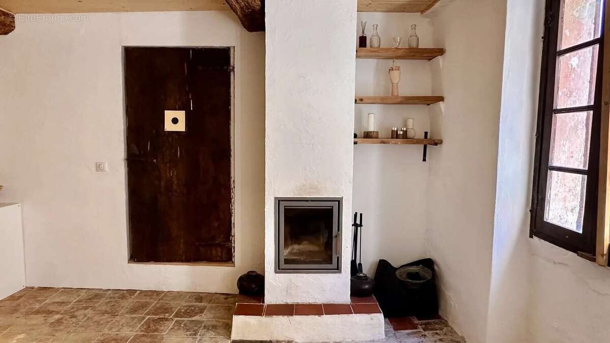 Appartement de village rénové avec caves voûtées — Haut de Cagnes - photo 3
