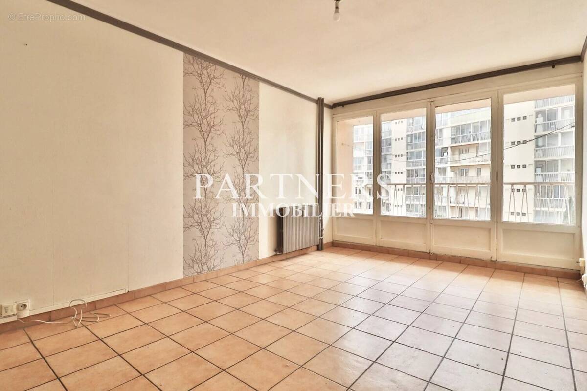 Appartement à MARSEILLE-5E