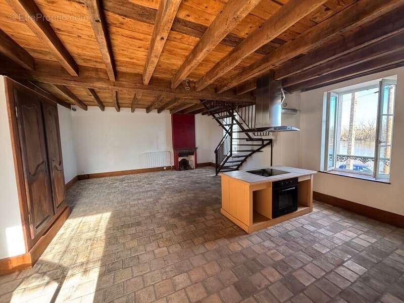 Appartement à MARSEILLES-LES-AUBIGNY