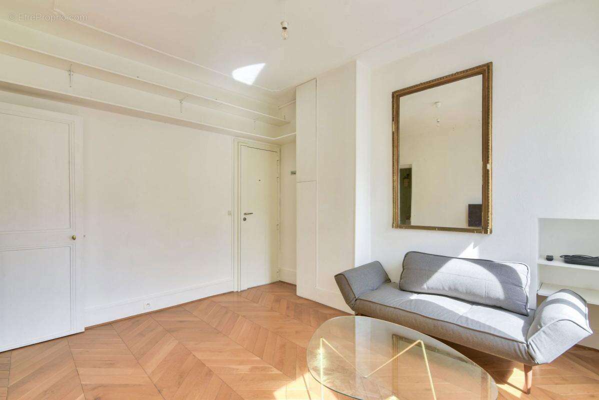 Paris 10 - rue des petits hotels - 2 pieces -lumineux -calme - photo 2