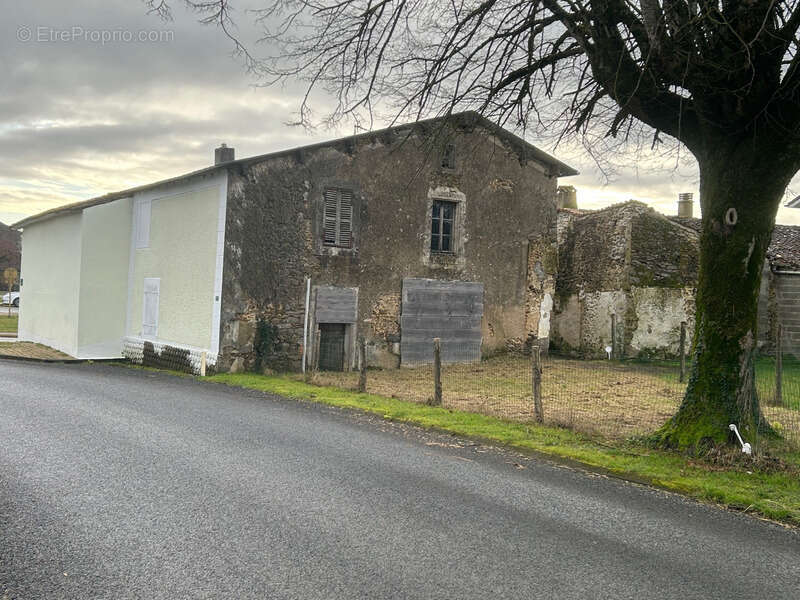 Maison à CHANTECORPS