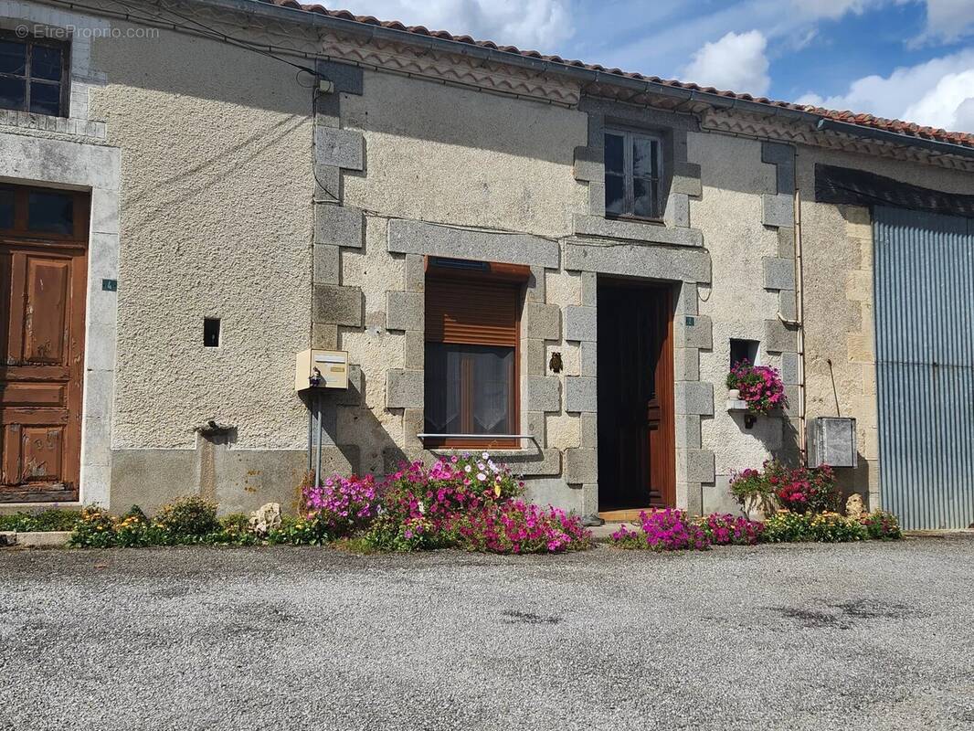 Maison à BUSSIERE-POITEVINE