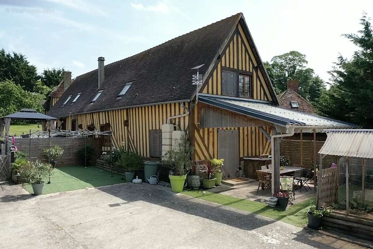 Maison à SAINT-PIERRE-SUR-DIVES