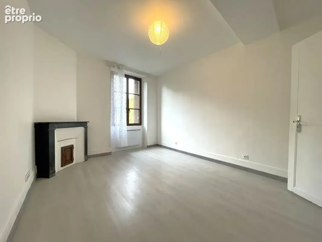 Maison en pierre rénovée de 3 chambres, sur cave, stationnement - photo 3