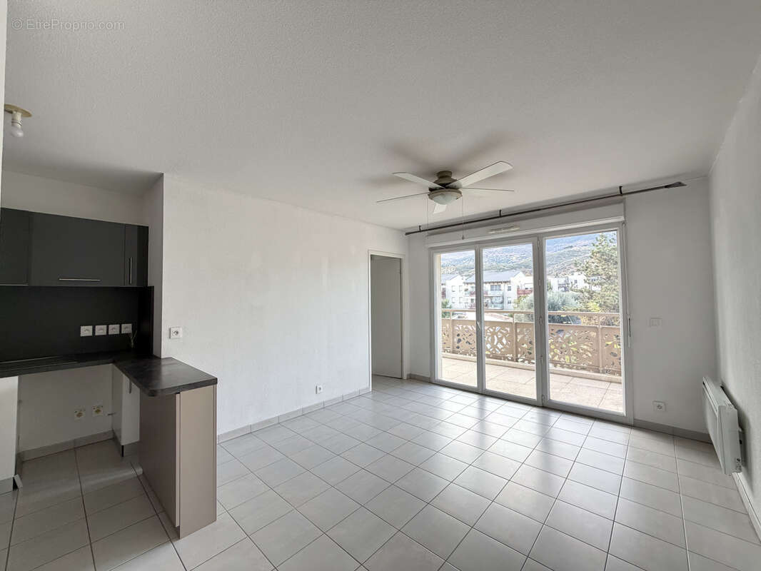 Appartement à CARROS