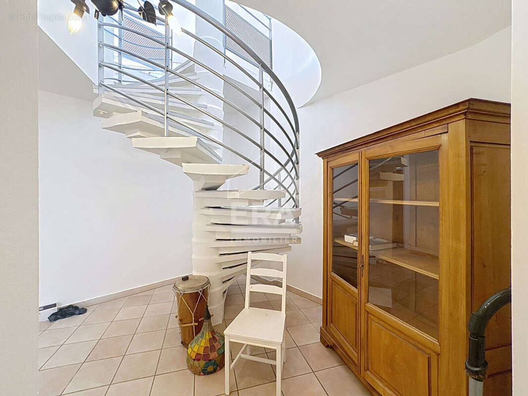 Appartement à MARSEILLE-2E