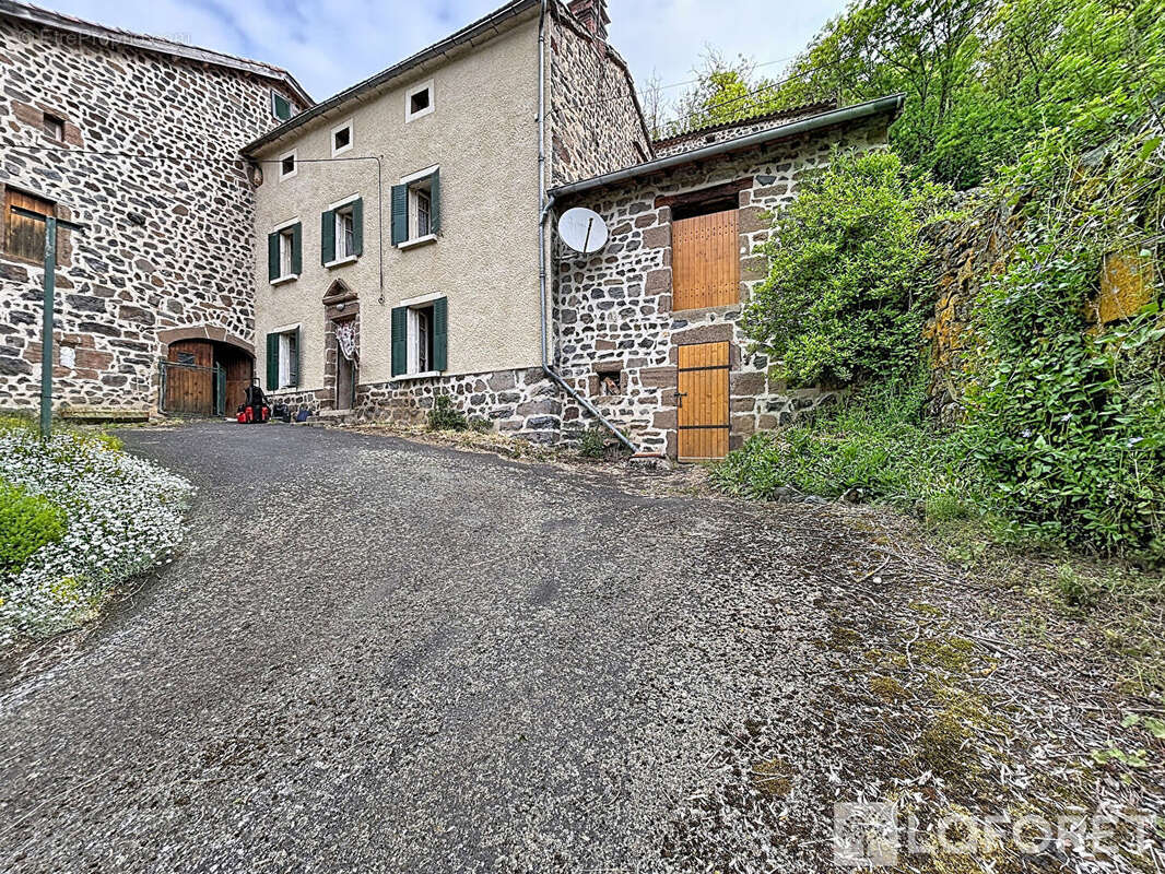 Corps de ferme à rénover avec dépendances - Un beau potentiel à 20 min du Puy-en-Velay - photo 7