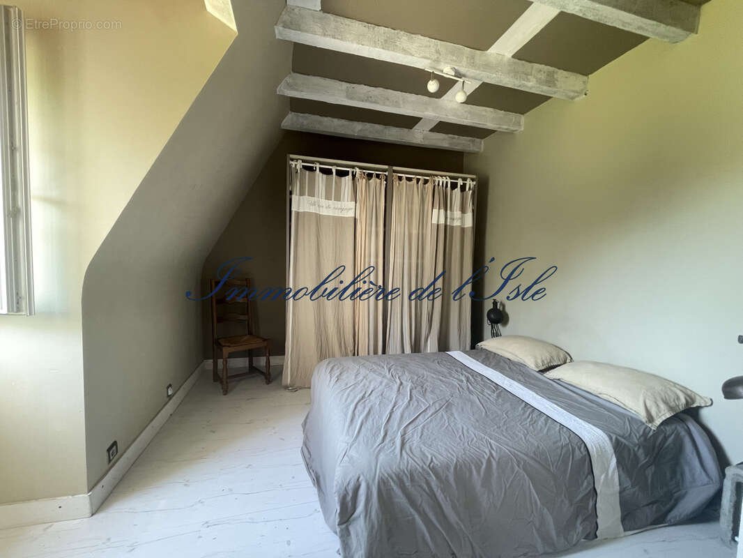 Propriete en pierres avec dependances et fort potentiel - photo 12