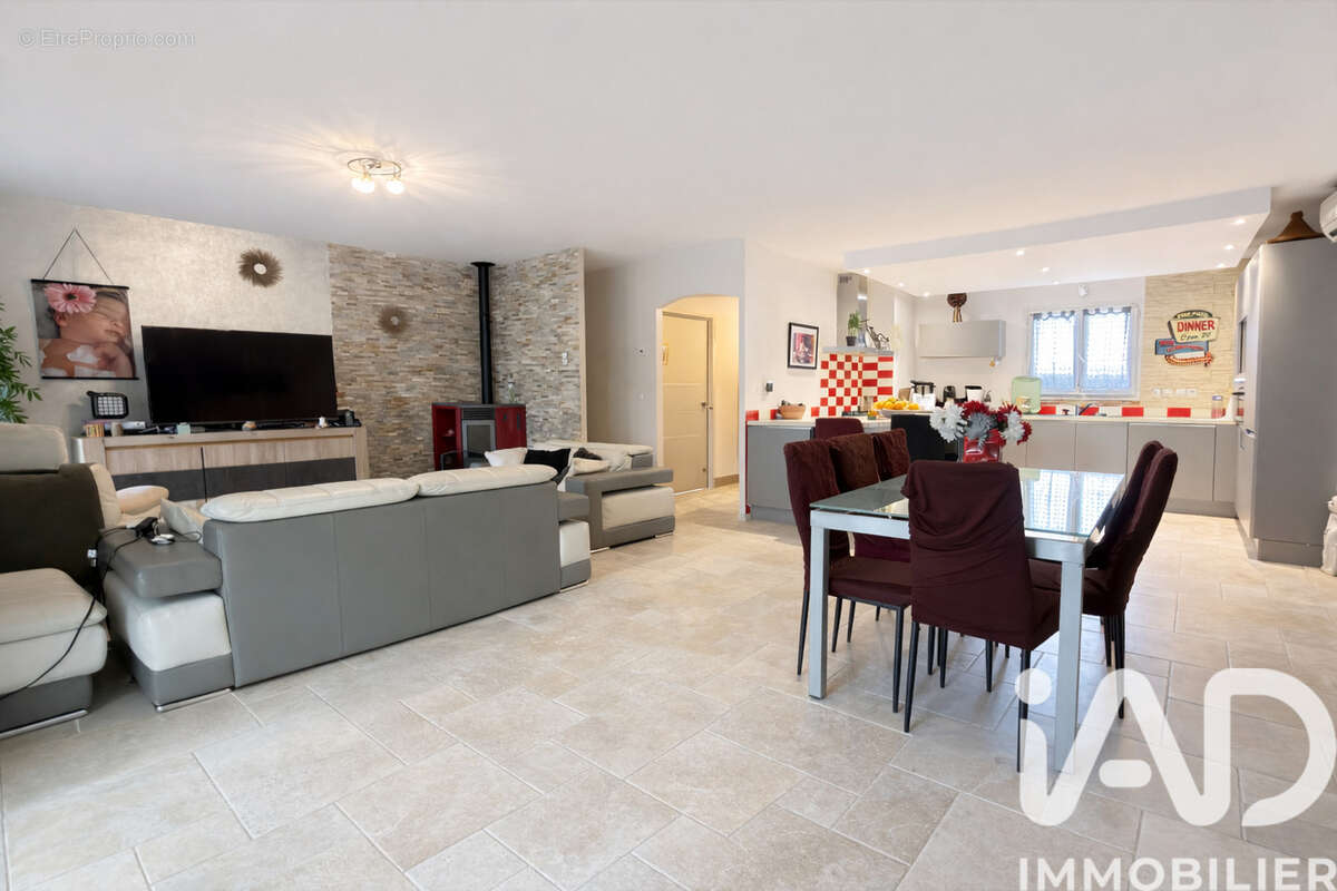 Photo 3 - Maison à PEYROLLES-EN-PROVENCE