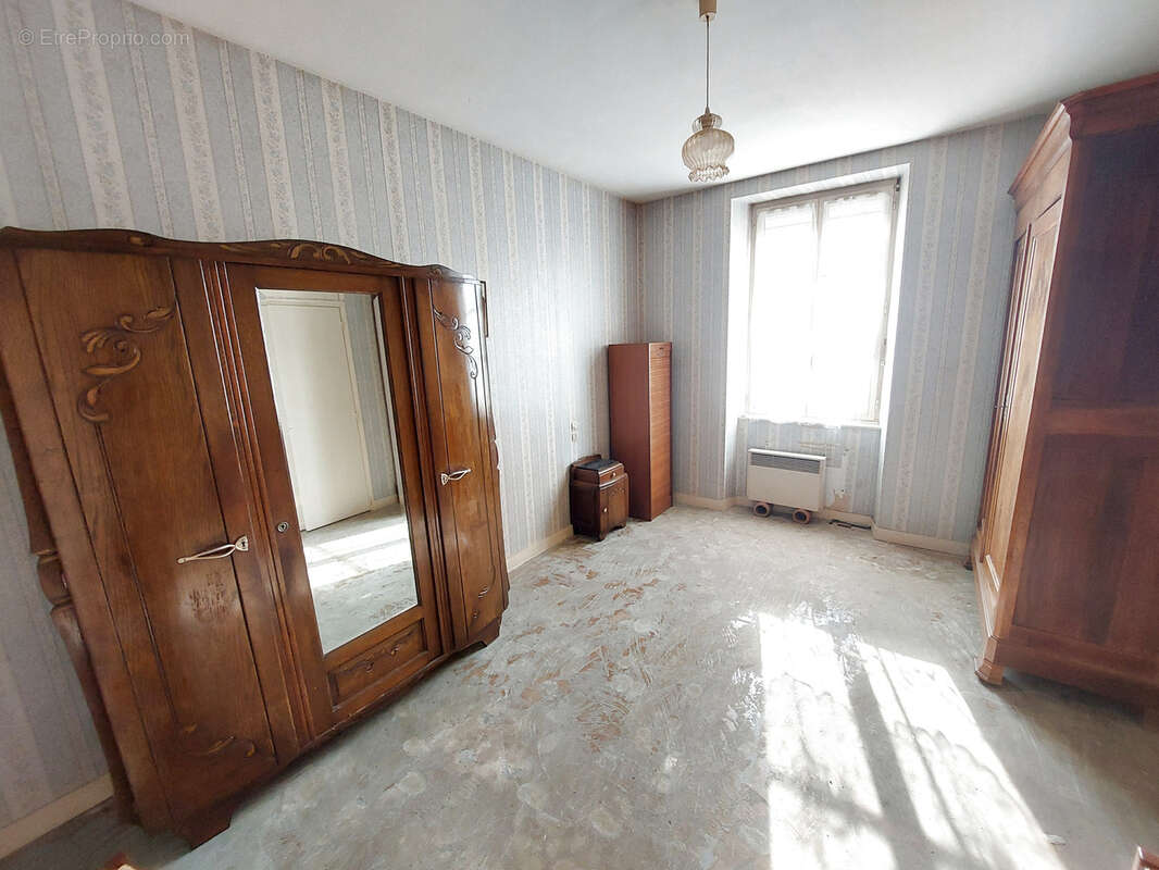 Maison à ARGENTRE-DU-PLESSIS