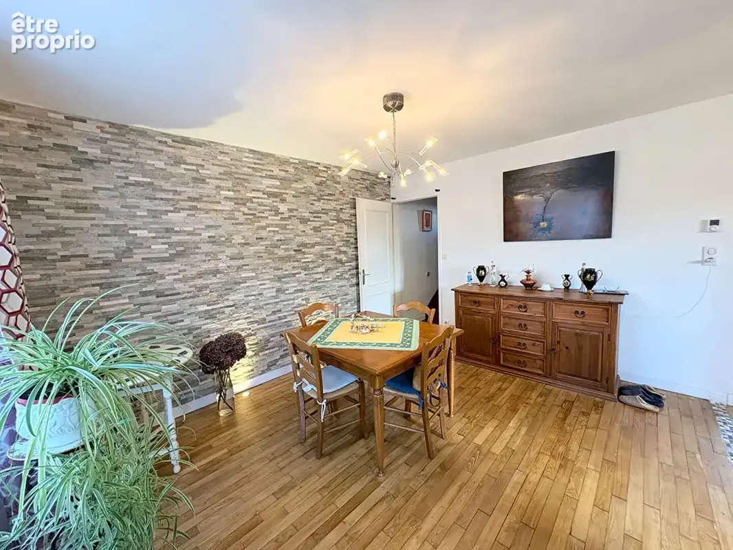 FINISTÈRE: Scaër. Maison familiale de 3 chambres avec grenier aménageable et terrain clos de 989 m², au calme en impasse et à pi - photo 7