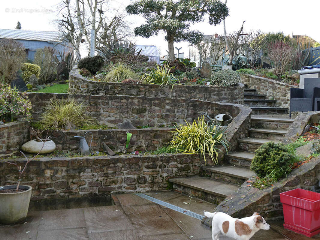 Maison à AMBRIERES-LES-VALLEES
