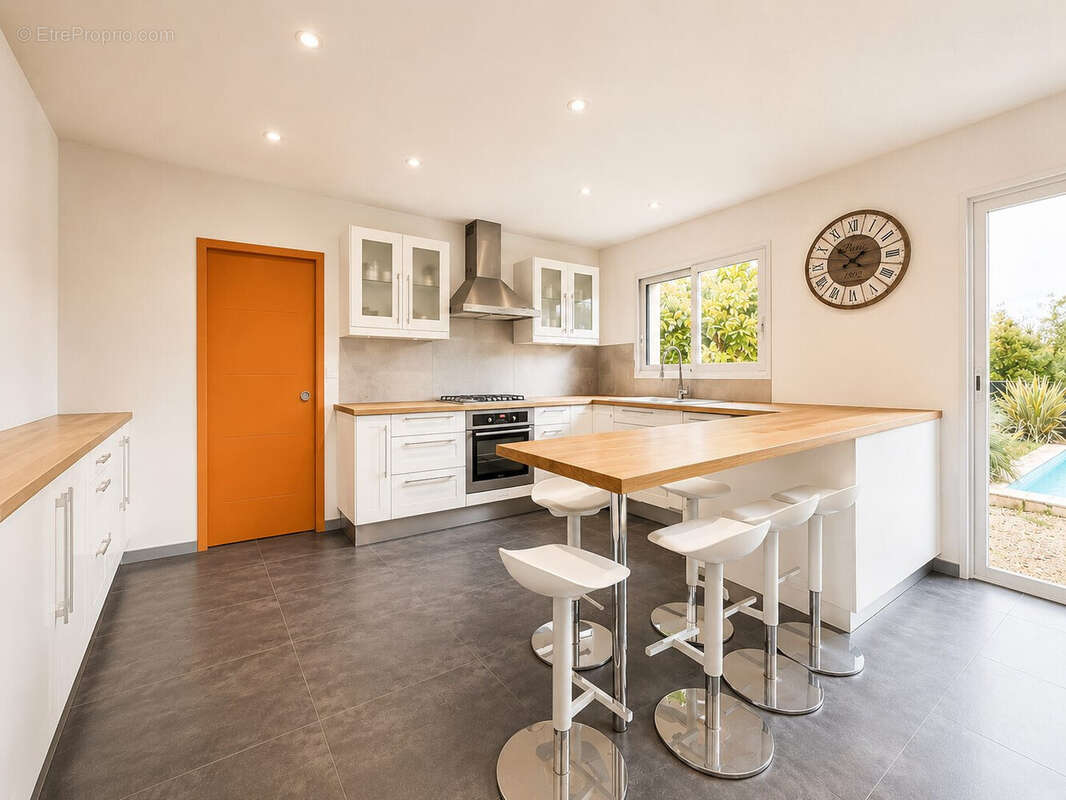 Maison 196 m² à Gond-Pontouvre  - photo 5
