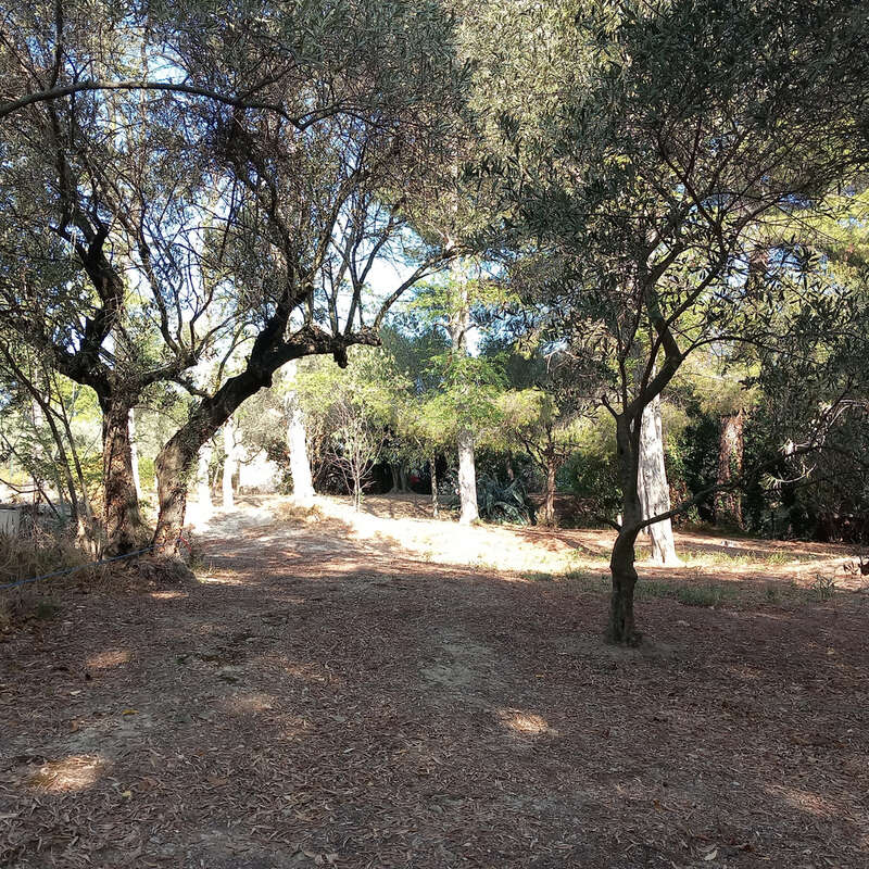 Terrain à CAUMONT-SUR-DURANCE