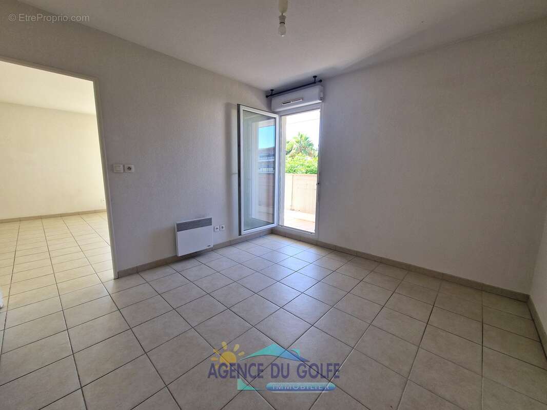 Type 2 récent avec grande terrasse et parking privé - photo 5