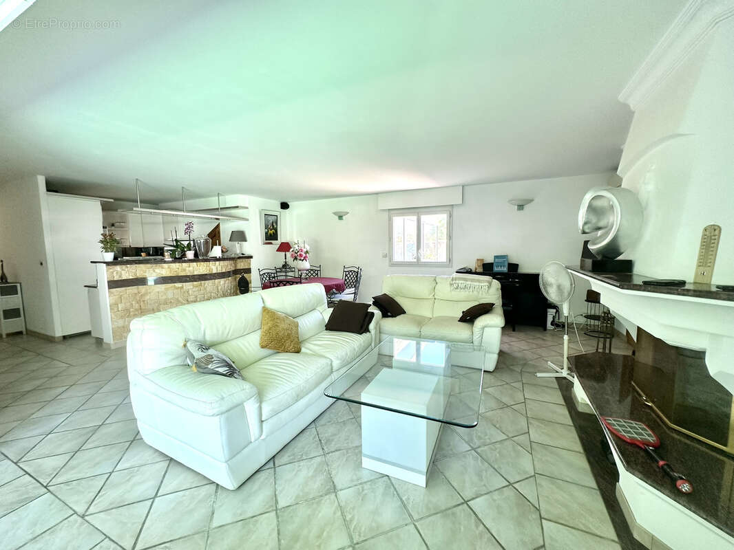 Villa d'exception 7 pieces de 192 m2 avec piscine a toit ouvrant a puget-sur-argens - photo 5