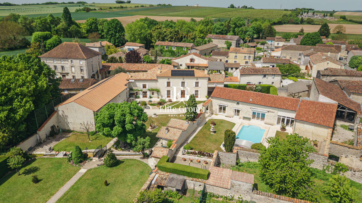Une propriété d'exception au coeur de la charente - photo 2