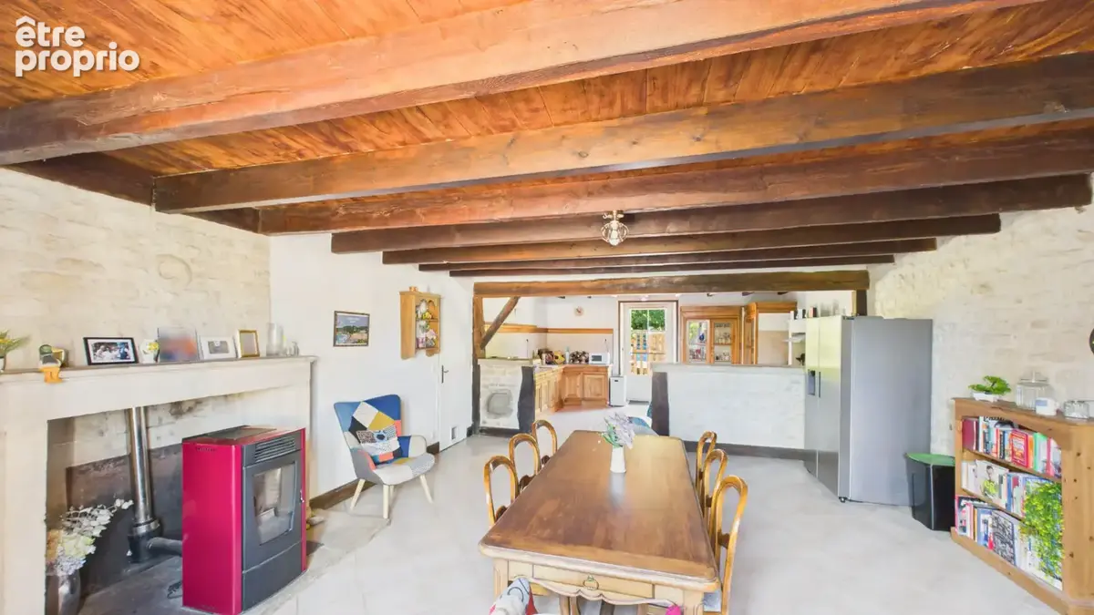 Exceptionnelle propriété de village avec gîte et piscine chauffée - Excellent potentiel de revenus - photo 5