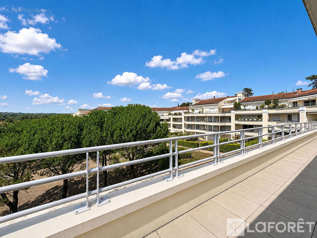 Charbonnière- Superbe appartement Toit Terrasse T5 - photo 5