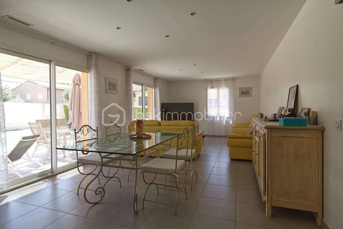 Villa récente de 118 m² avec piscine - photo 3