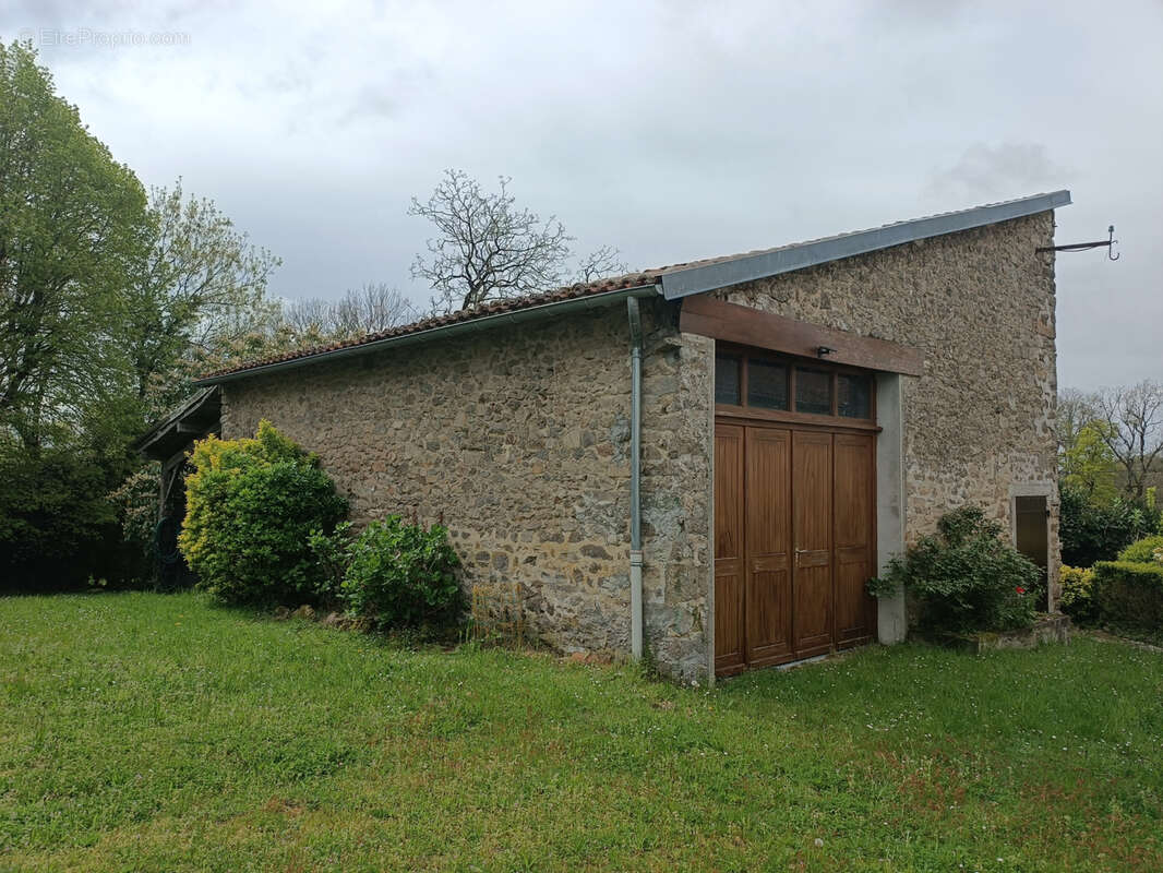 Maison à DOMPIERRE-LES-EGLISES