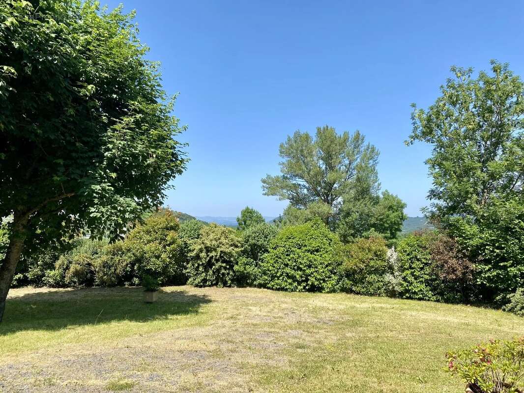 Maison à SAINT-JULIEN-CHAPTEUIL