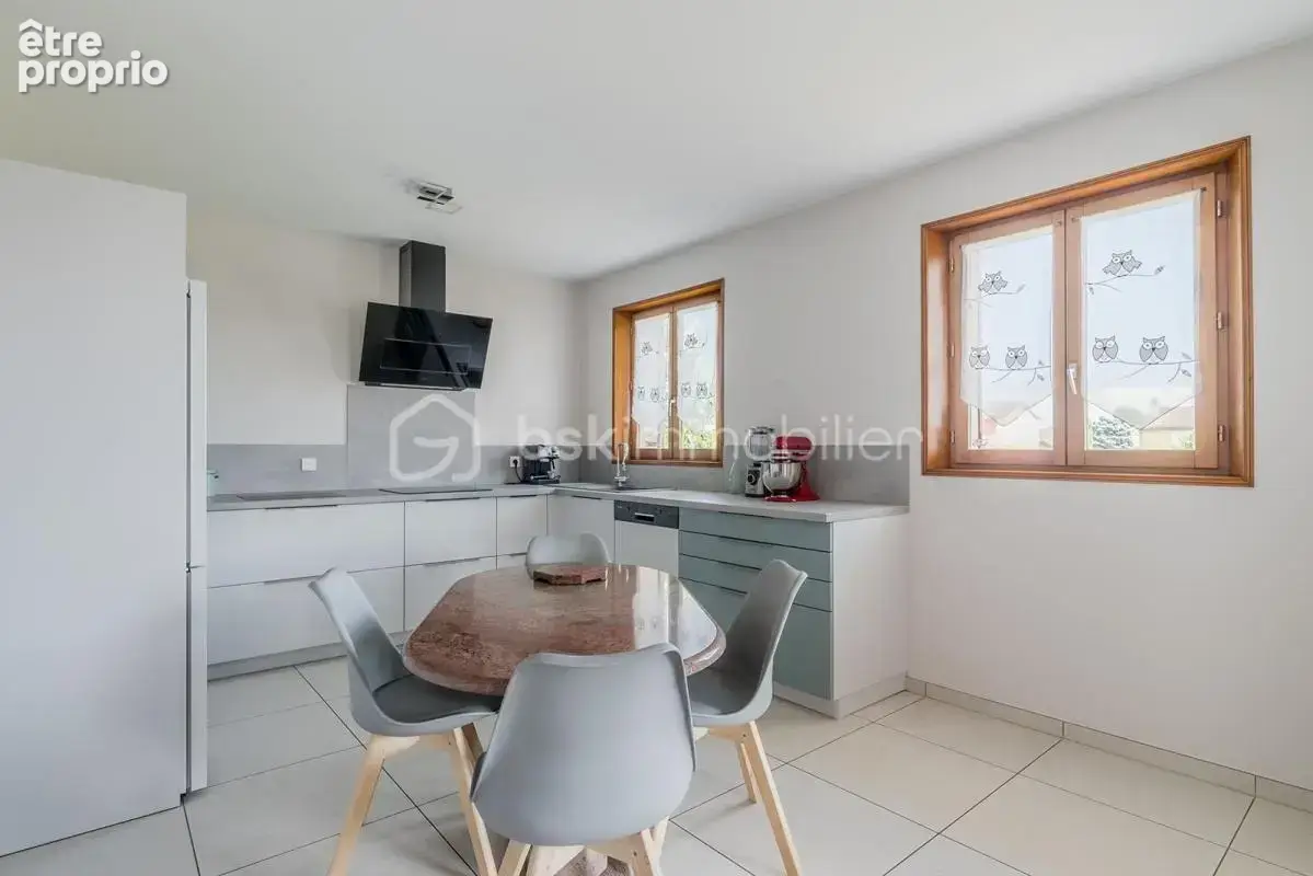 Maison au calme avec 4 chambres et un bureau sur sous sol complet - photo 6