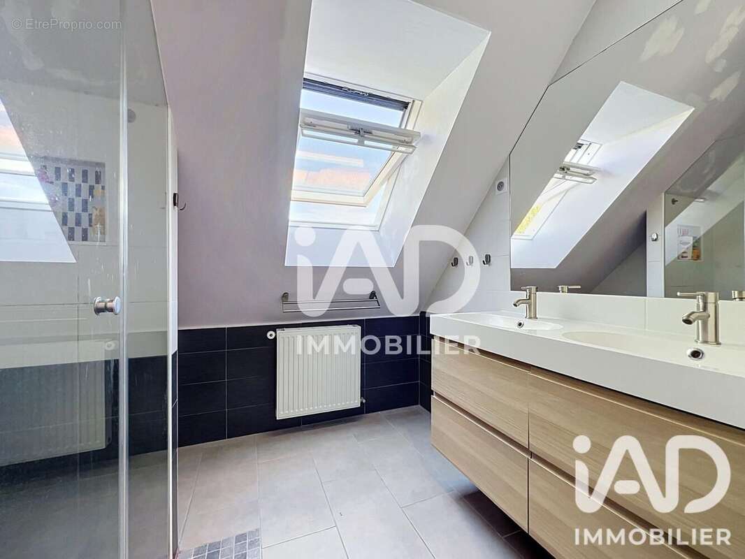 Maison 110 m² à Chevry-Cossigny  - photo 8