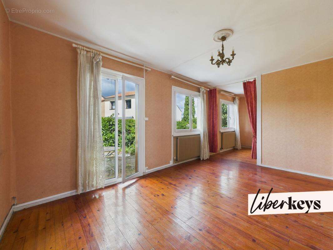 Maison individuelle de 107m² avec jardin et garage - Saint-Fons - photo 2