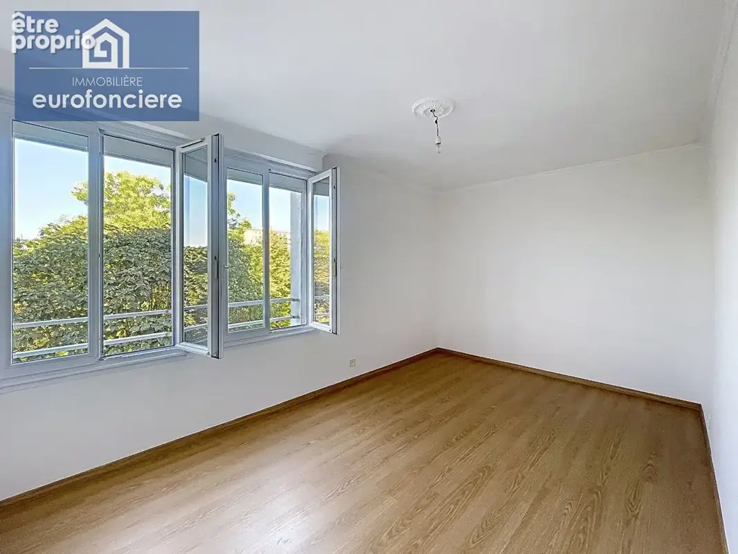 Troyes ,bel appartement 2 chambres  ascenseur  2 parkings  cave - photo 7