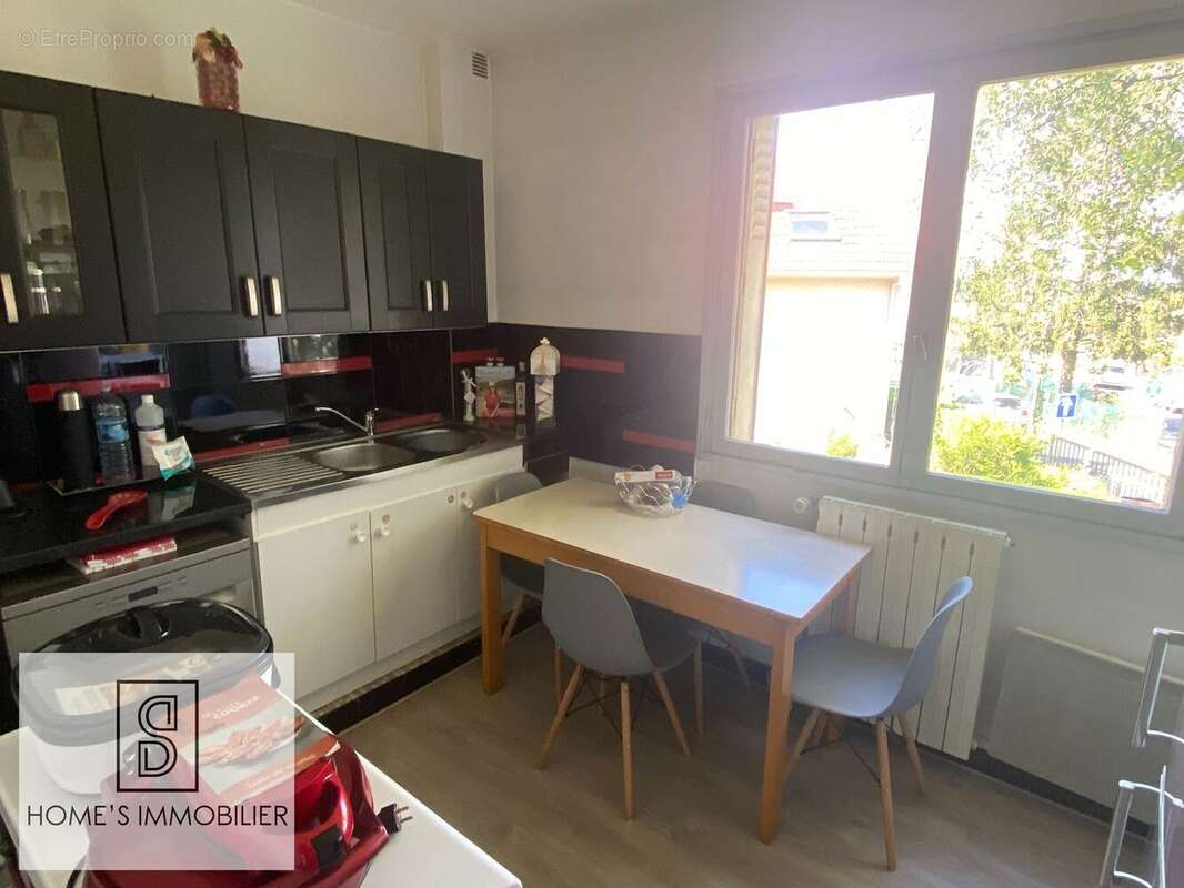 Appartement à VAUJOURS