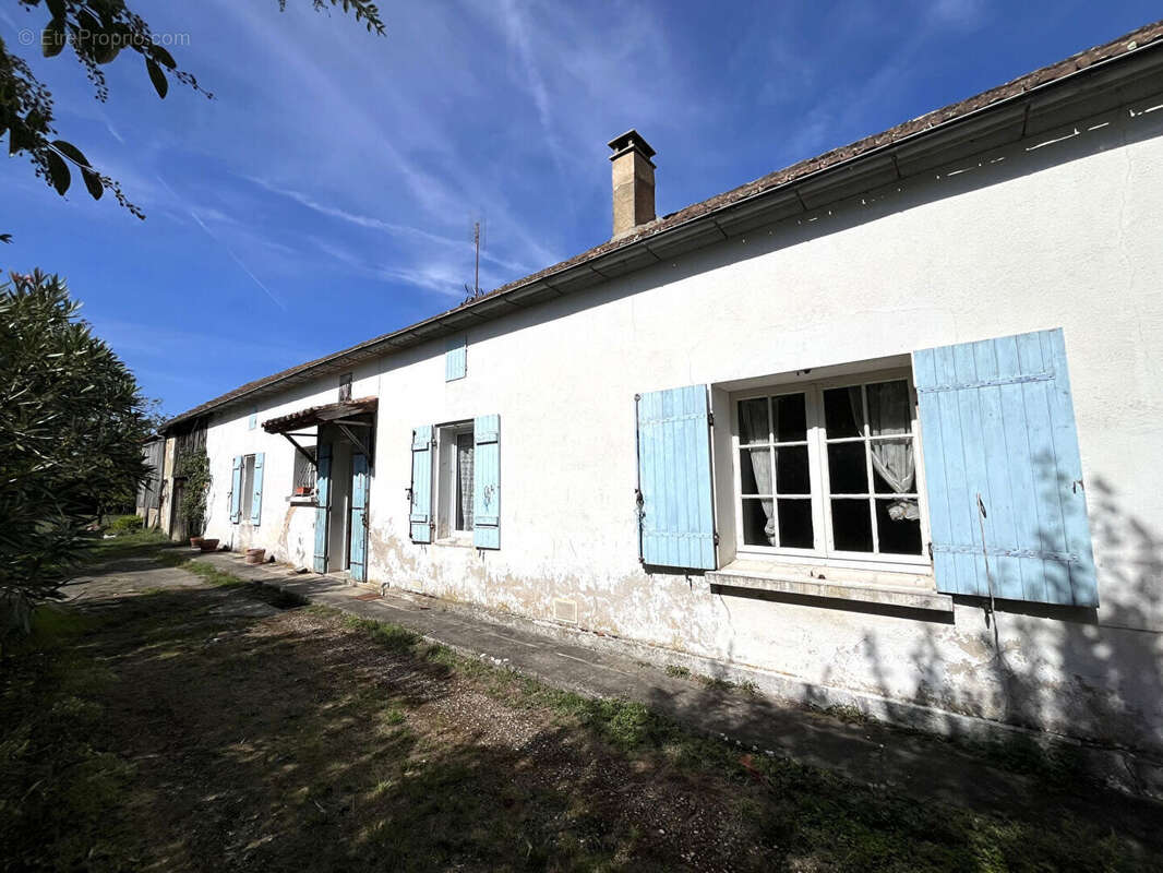 Maison à vendre à Saint Avit Saint Nazaire - 118 m² habitables dépendances terrain 2200 m² - photo 2