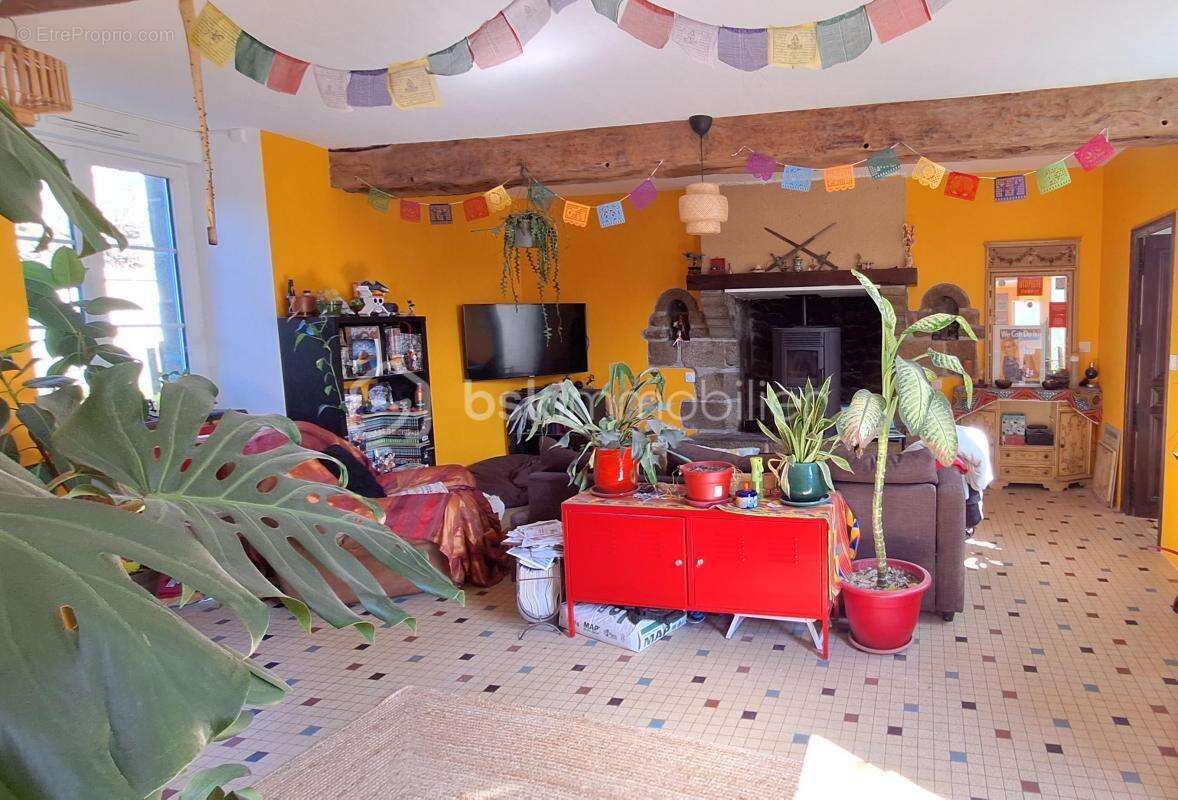 Maison à SAINT-BERTHEVIN-LA-TANNIERE