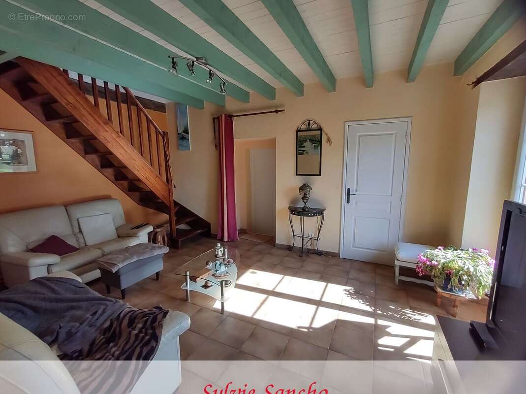 Maison à VICQ-EXEMPLET