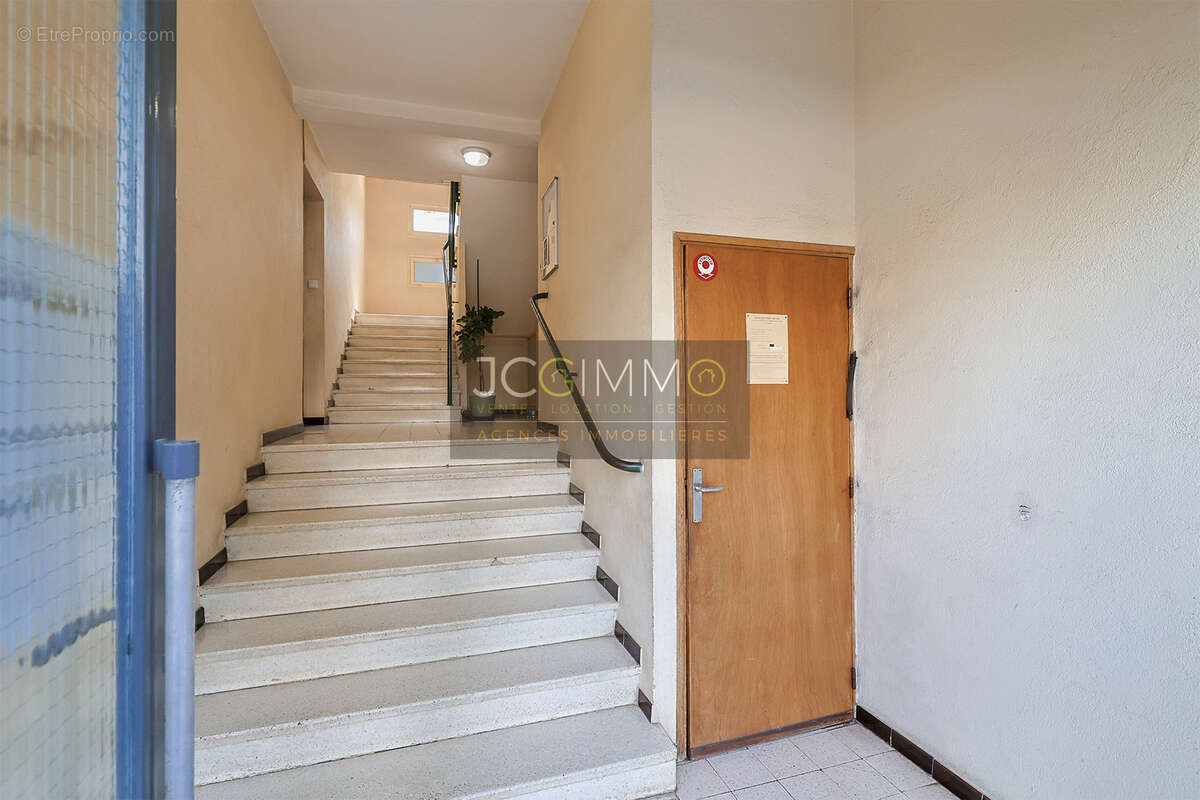 Hyeres (olbius riquier) - appartement t4 - loggia - cave - parking - photo 17