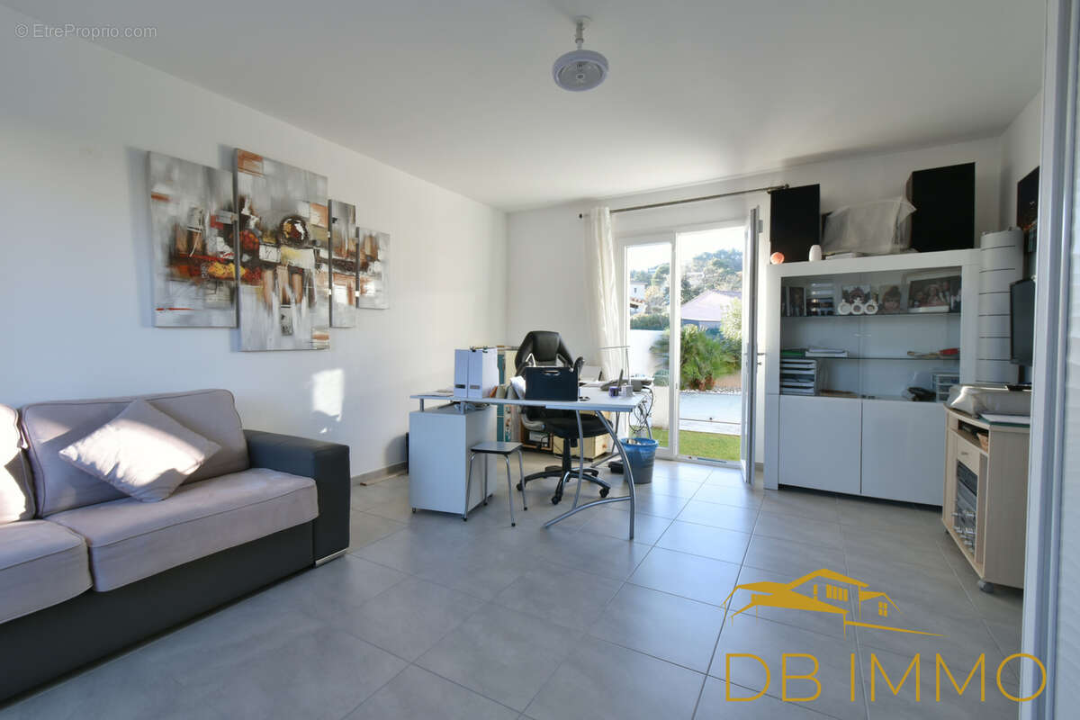 Maison à SAINT-LAURENT-DES-ARBRES