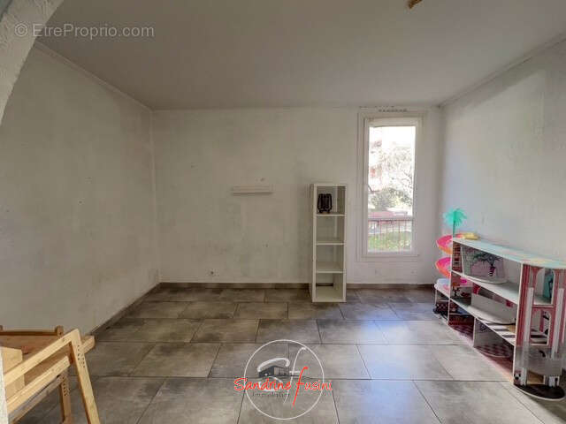 Appartement à CARROS