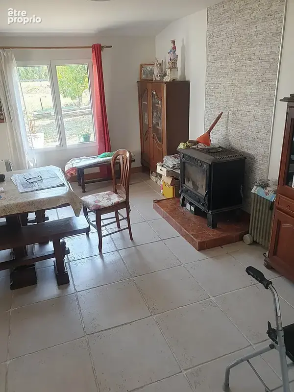 Maison 182 m² à vendre 7 pièces CHALAIS (16) 4 à 6 chambres – Commodités à pied – Fort potentiel ! terrain ! - photo 2