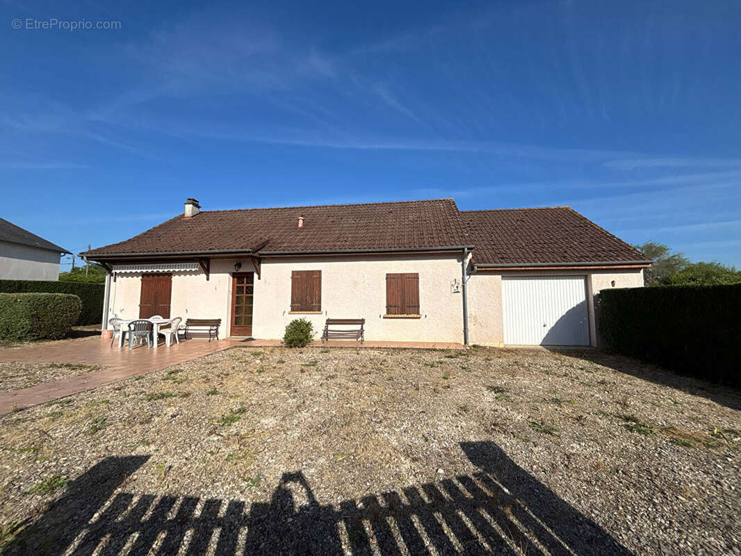 Maison à SAINT-PARIZE-LE-CHATEL