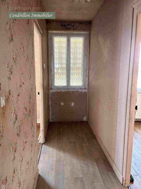 Tout petit prix ! Maison indépendante à rénover offrant un jardin, une dépendance et un emplacement privilégié - photo 10