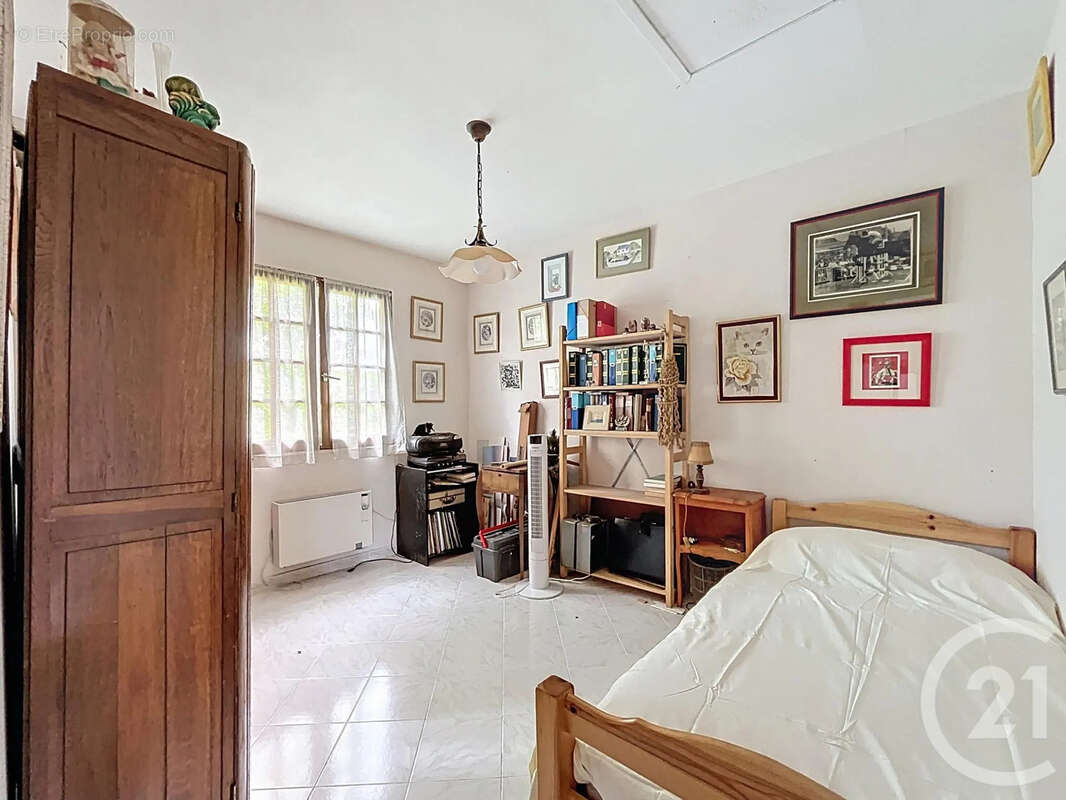 Maison à THORIGNY-SUR-OREUSE