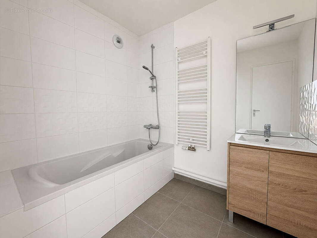 Appartement 4 pièces de 105m² + 60m² de Terrasse + 2 PK sous-sol ! MERIGNAC - photo 10