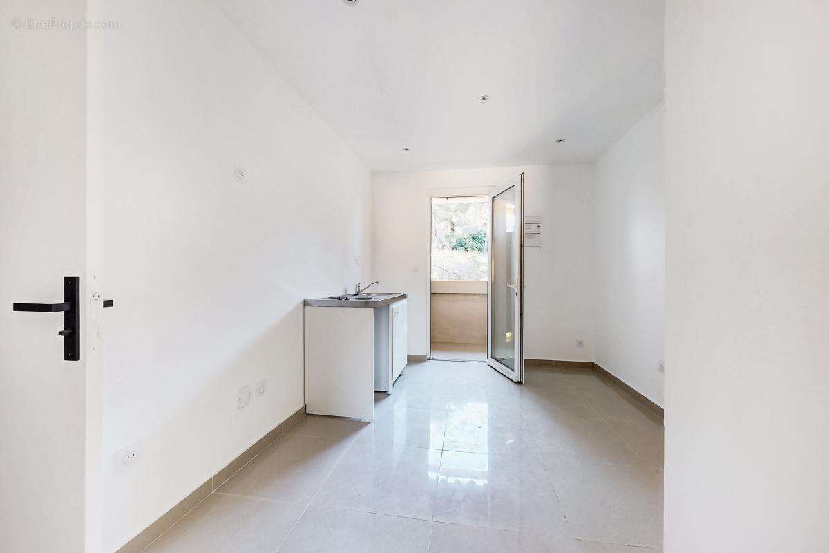 Appartement à ROQUEFORT-LA-BEDOULE