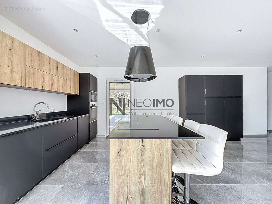 Maison à NEUFCHATEAU