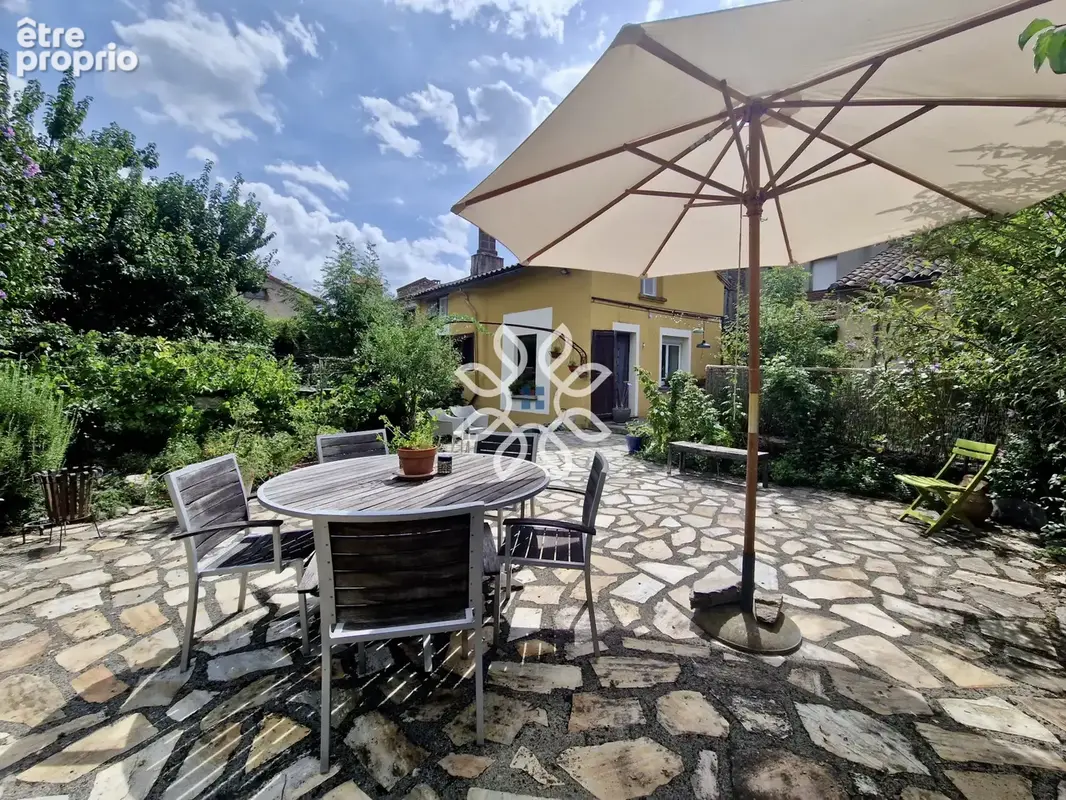 Maison 102m2  avec terrasse et jardin au coeur de Blesle - photo 4