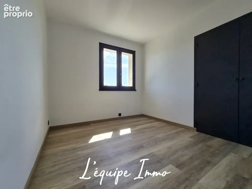 Maison de plain-pied comprenant 2 chambres, vérandas, garage et jardin - photo 10